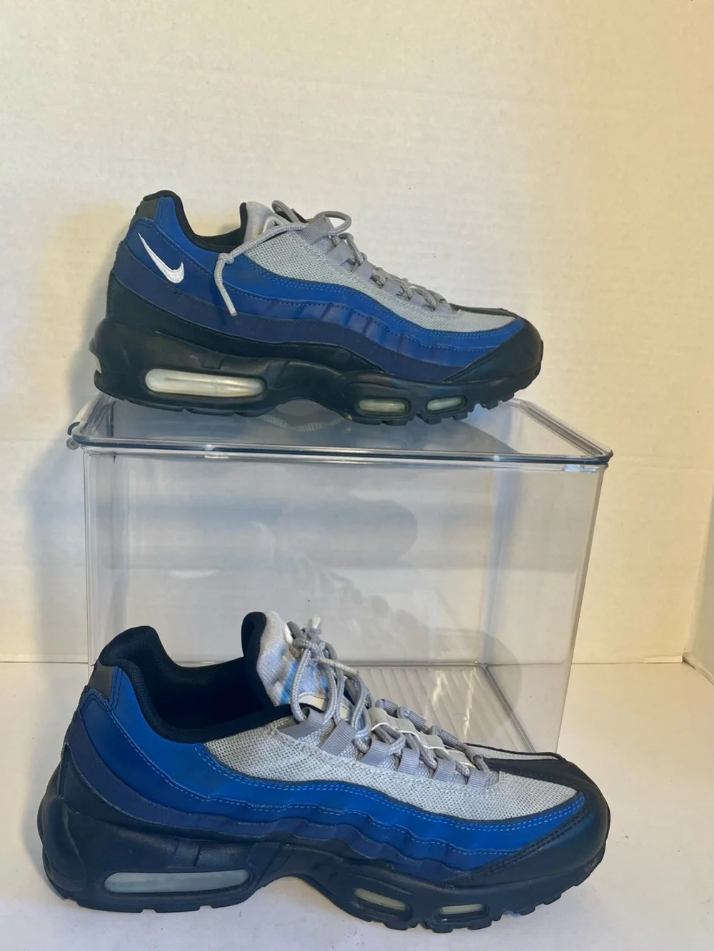 2017 Men's NIKE Air Max 95 Essential Retro Sneakers - Size 11 #749766-023